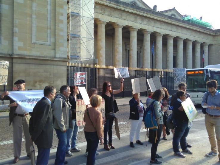 Rassemblement devant la cour d'appel de Bordeaux le 7 juin 2017
